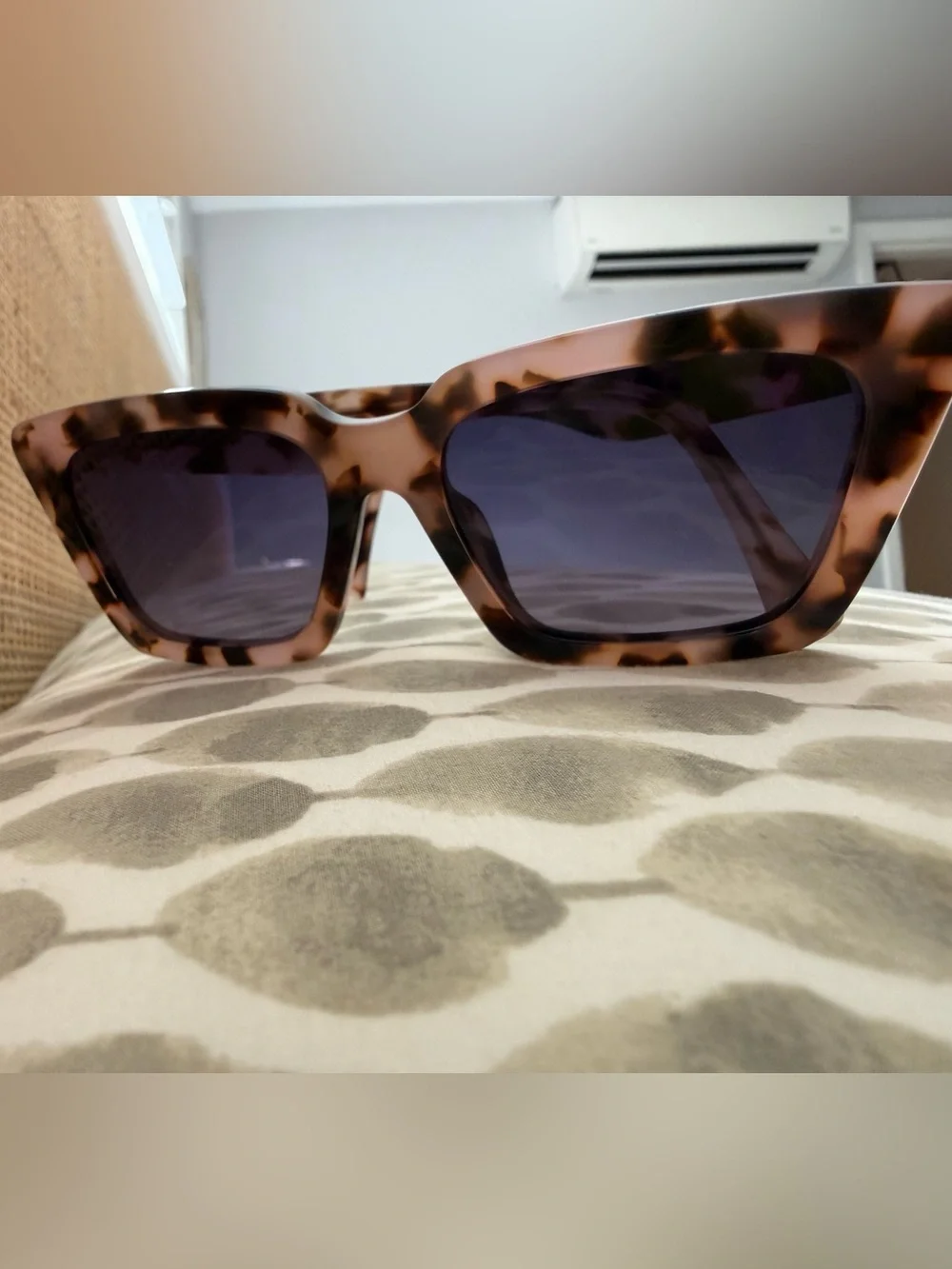 Oversized Tortoiseshell Cat-Eye Sunglasses - Brown